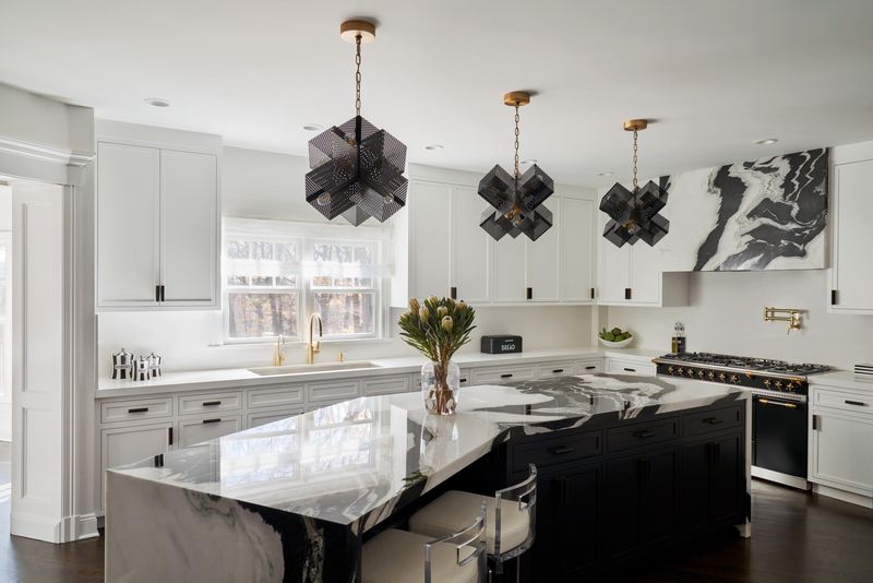 10 Interior Design Misses That Hurt Delaware Kitchen Appeal - Decor Hint Poor Lighting Design And Placement