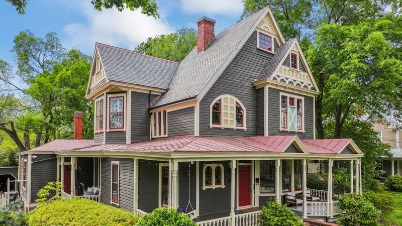 13 Timeless Exterior Designs Inspired By Durham's Historic Neighborhoods - Decor Hint Wraparound Front Porches