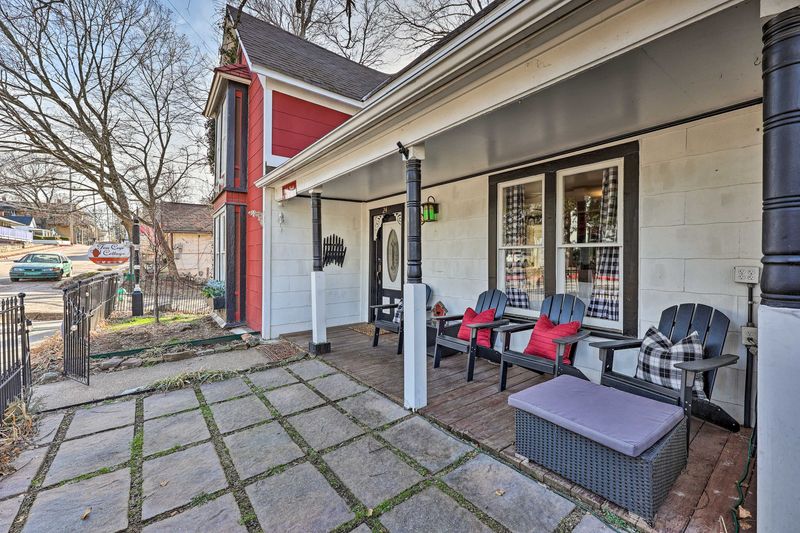 11 Classic Looks Still Going Strong In Eureka Springs - Decor Hint Bold Front Doors Painted in Deep Reds and Greens