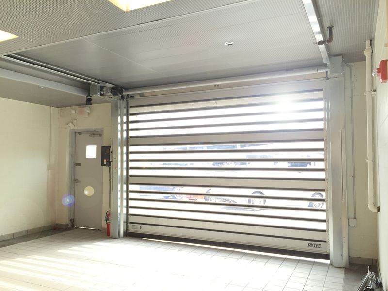 4 Home Features Naples Buyers Are Quietly Passing Over Lately (And 4 They Have Always Avoided) - Decor Hint Low-Clearance Garage Doors