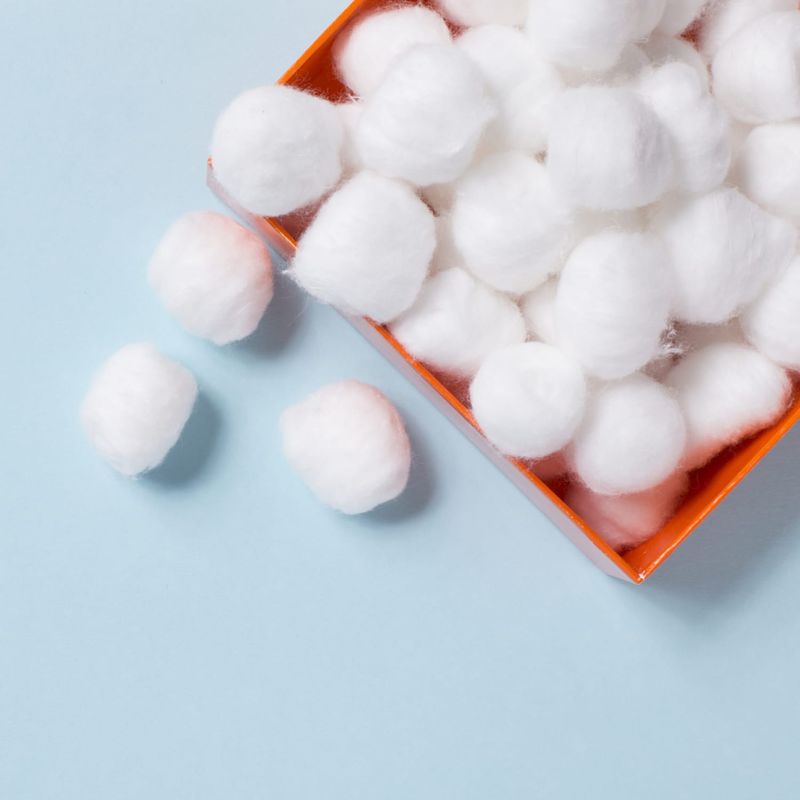 How To Fake A Deep Clean 10 Visual Tricks And 7 Spotless Secrets That Impress Guests - Decor Hint Use a Drop of Essential Oil in Trash Bin (Spotless Secret)