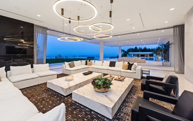 Step Inside 8 Of The World's Most Valuable Homes - Decor Hint The One – Los Angeles, USA