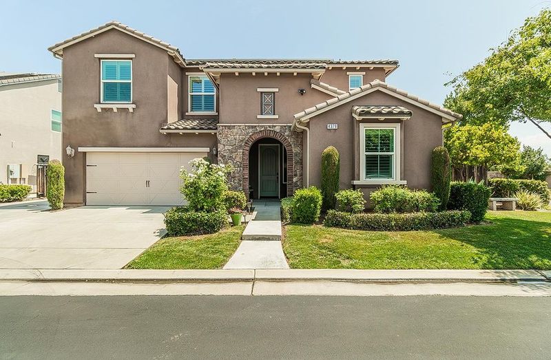 Clovis Real Estate Forecast Shows 4 Home Types Losing Value + 7 That Are Trending Up - Decor Hint Homes With High HOA Fees And Limited Amenities