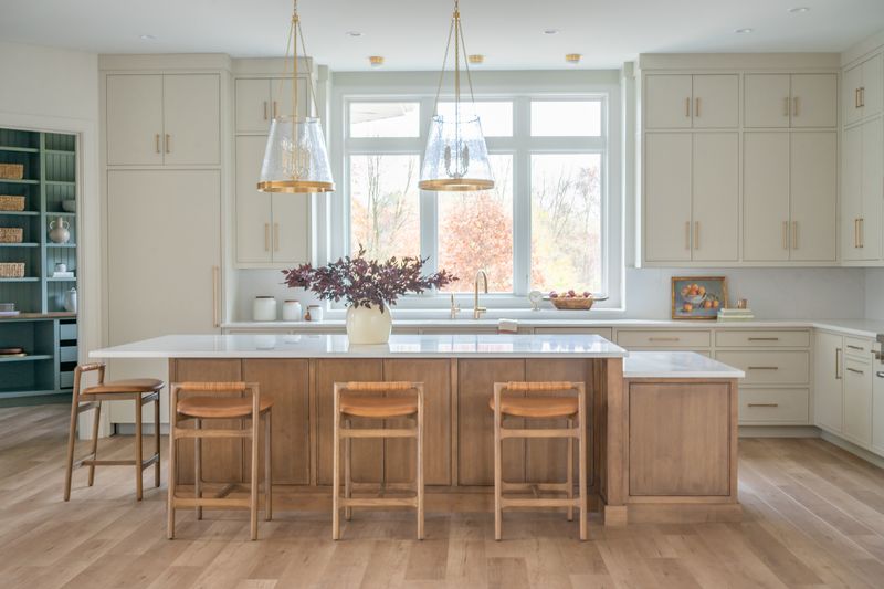 10 Kitchen Looks That Are Losing Popularity In Pennsylvania (With 10 That Still Shine) - Decor Hint Warm Neutrals