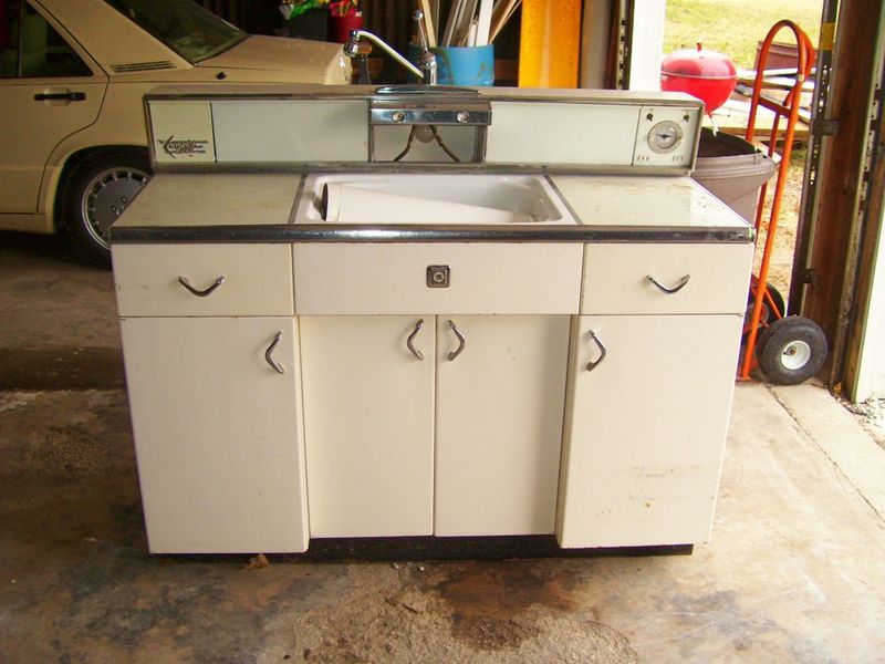 Vintage Finds That Show Kansas Furniture Trends Never Go Out Of Style - Decor Hint Post-War Metal Kitchen Cabinets