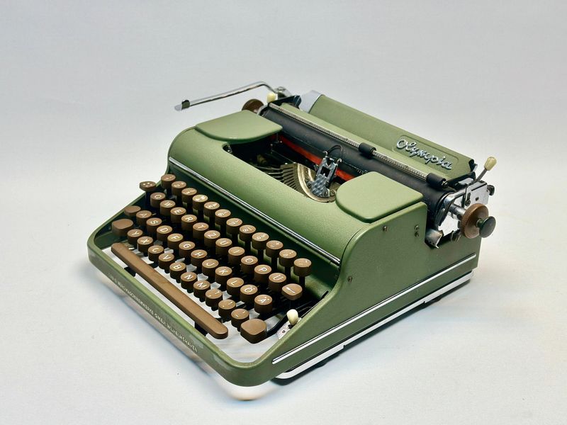 10 Unexpected Antique Trends Predicted To Explode In 2025 - Decor Hint Mid-Century Office Equipment