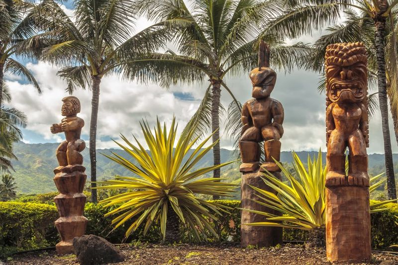 14 Tropical Garden Accents Seen Around Hawaii Villas - Decor Hint Lava Rock Sculptures