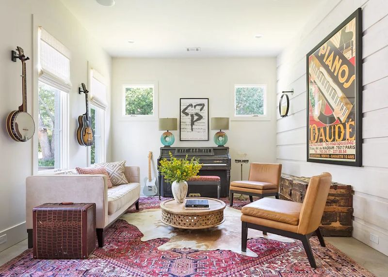 10 Designer Approved Ways To Include Thrift Store Finds As Decoration - Decor Hint Bring In Texture And Layers