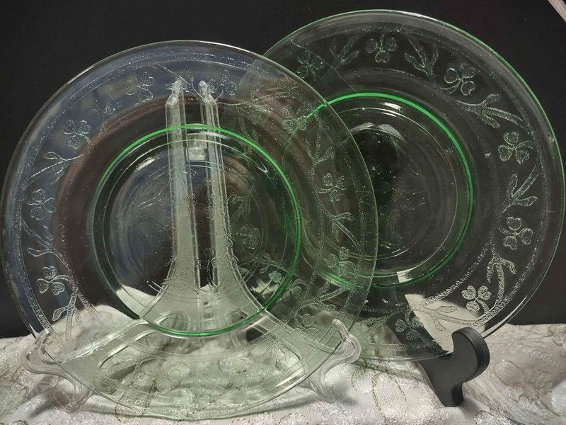 5 Depression Glass Patterns Collectors Avoid (Plus 3 That Still Go Unwanted) - Decor Hint Hazel-Atlas Cloverleaf