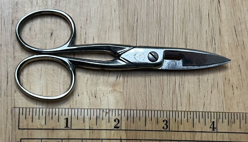 18 Things That Were Once Household Essentials Yet Now No One Knows What They're For - Decor Hint Buttonhole Scissors