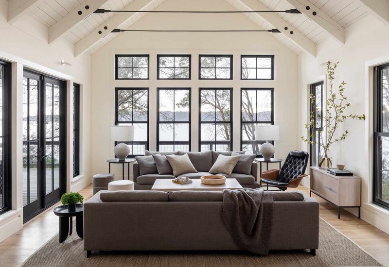 17 Tips On How To Decorate Your Home When You're Feeling Indecisive - Decor Hint Keep Big Furniture Pieces Simple