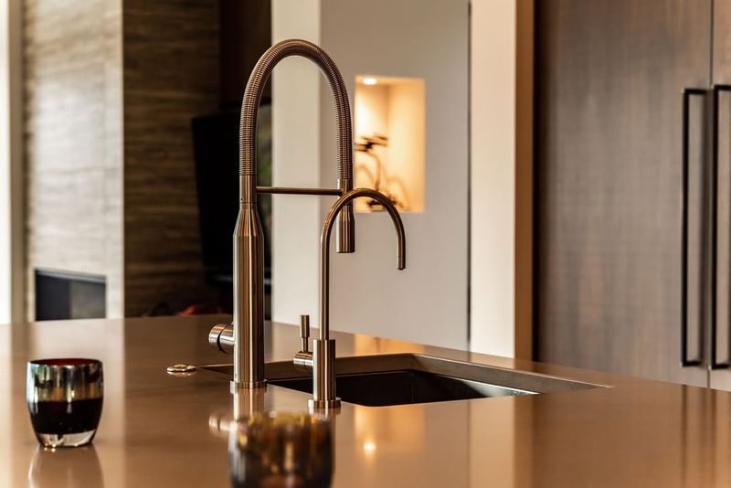 These 12 Kitchen Trends Are On Their Way Out (Plus 10 Timeless Looks To Stick With) - Decor Hint Pull-Out Faucets Combine Form And Function