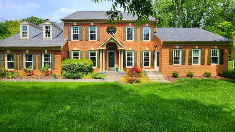 11 Types Of Homes Expected To Plummet In Value By The End Of 2025 (And 9 Types That Will Grow Even More) - Decor Hint Multigenerational Housing With In-Law Suites