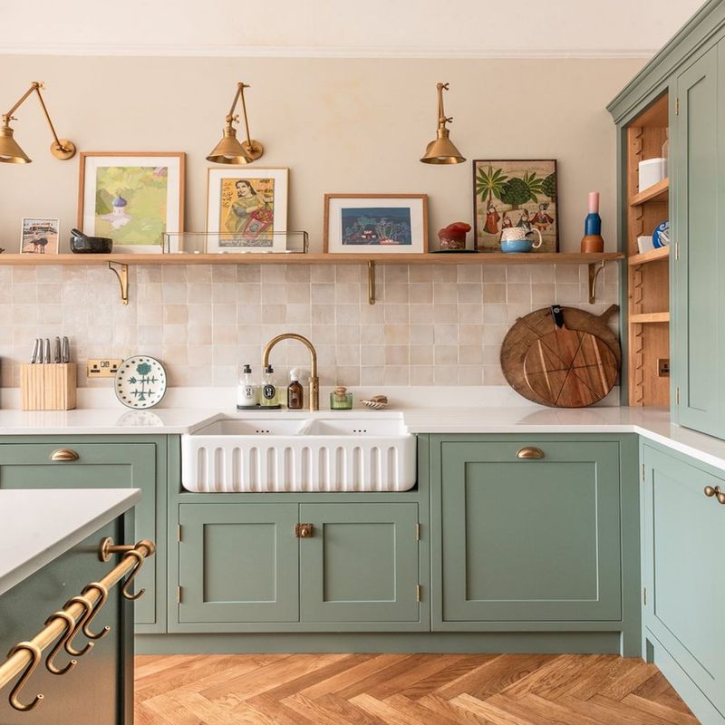 22 Design Moves New Yorkers Use To Modernize Wood Cabinets Before Painting - Decor Hint Swapping Out Hardware