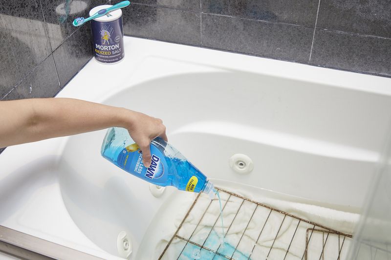 9 Common Oven Rack Cleaning Mistakes (And How To Avoid Them) - Decor Hint Attacking Racks With Leftover Bathroom Cleaners