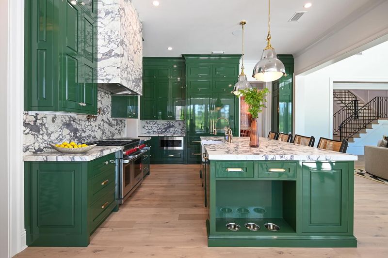 16 Colors To Paint Your Small Kitchen Cabinets That Aren't Just White - Decor Hint Emerald Green
