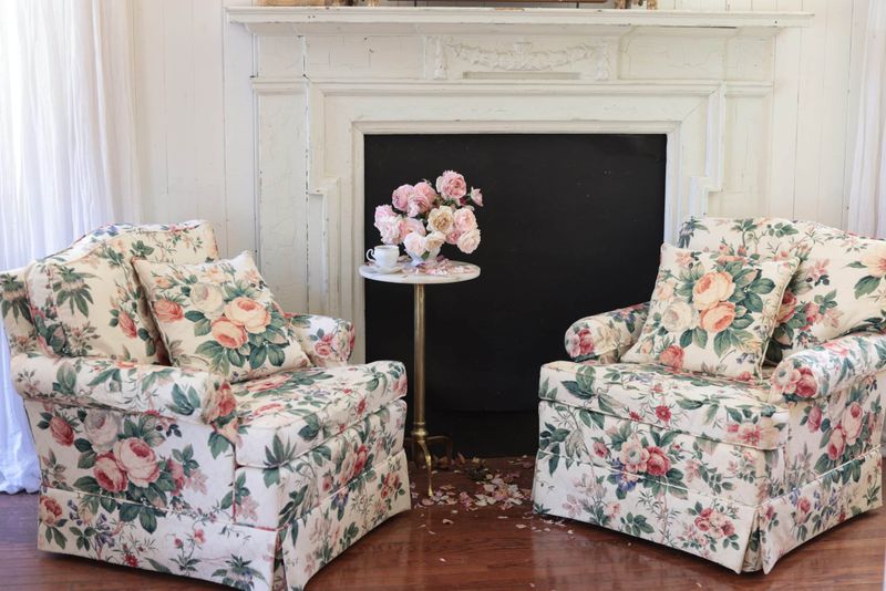 7 Modern Couch Colors Designers Recommend And 6 Outdated Ones To Avoid - Decor Hint Pattern-Heavy Multicolored Upholstery