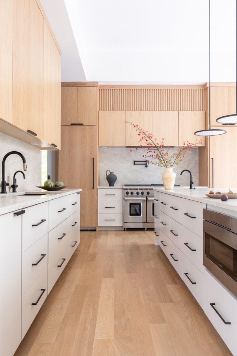 According To Experts 10 Things Hurting Your Illinois Kitchen's Style (And 10 That Help) - Decor Hint Soft Neutral Cabinets (helping)