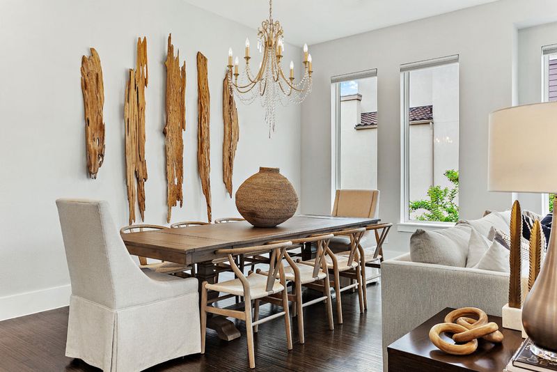 10 Southern Decorating Touches That Define Georgia Living Spaces - Decor Hint Crystal Chandeliers In Unexpected Places