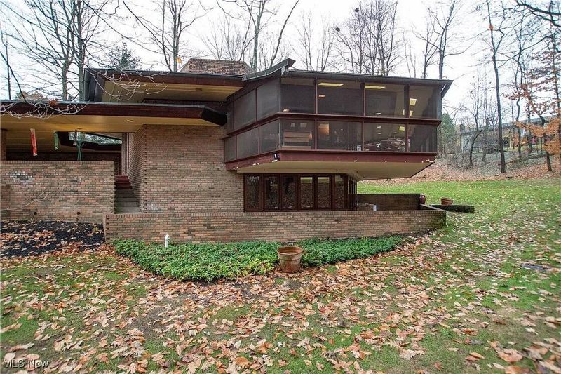 12 Dated Ohio House Styles That May Not Make It To The Next Generation - Decor Hint 80s Contemporary Homes With Bizarre Angled Walls