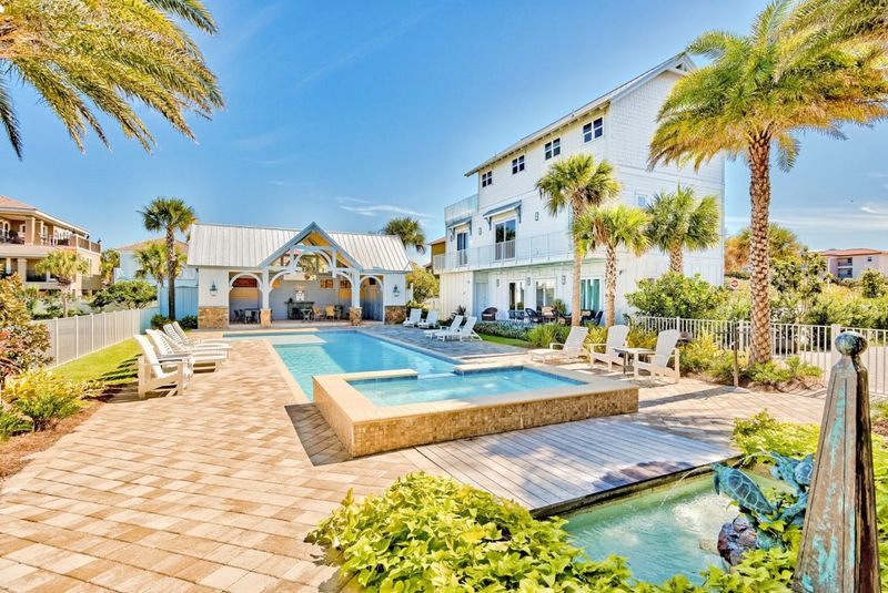Florida's Real Estate Shift: 9 Home Types Losing Value By 2025 (And 11 Set To Soar) - Decor Hint Vacation Rentals In Oversaturated Markets