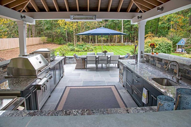 11 Backyard Features Devaluing Your Home And 11 That Will Add Value - Decor Hint Outdoor Kitchens Or Built-In Grills