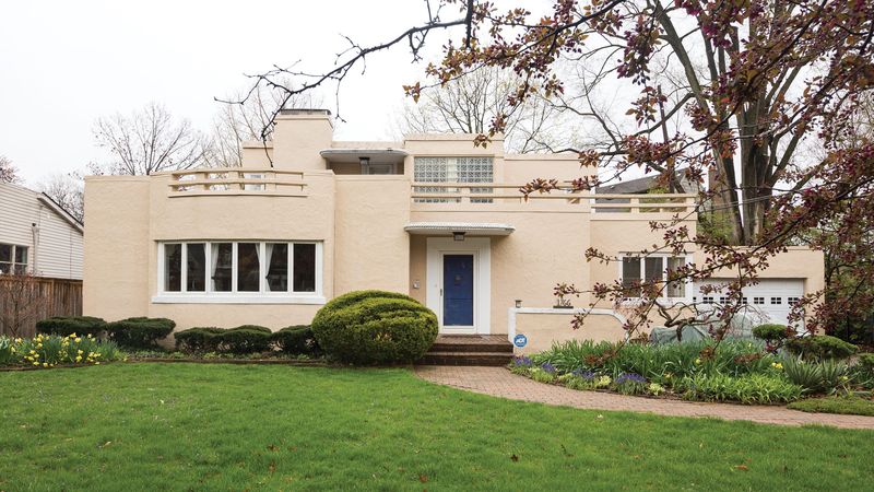 12 Dated Ohio House Styles That May Not Make It To The Next Generation - Decor Hint Brutalist-Inspired Concrete Monstrosities