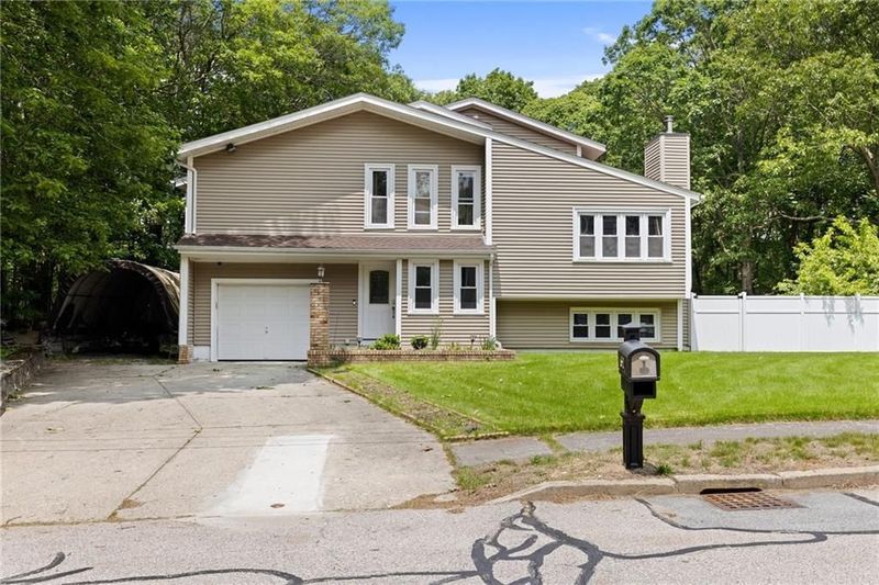 Bye-Bye, 12 Rhode Island Homes That May Be Out The Door By 2030 - Decor Hint 1980s Vinyl-Clad Suburban Homes Losing Market Share