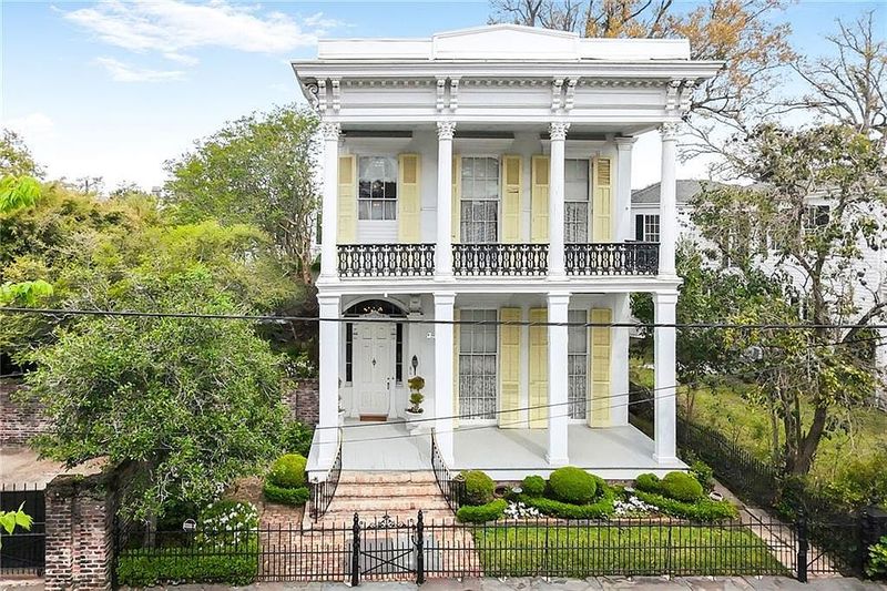 7 Time-Honored Curb Appeal Designs From Louisiana Neighborhoods - Decor Hint Greek Revival Grandeur