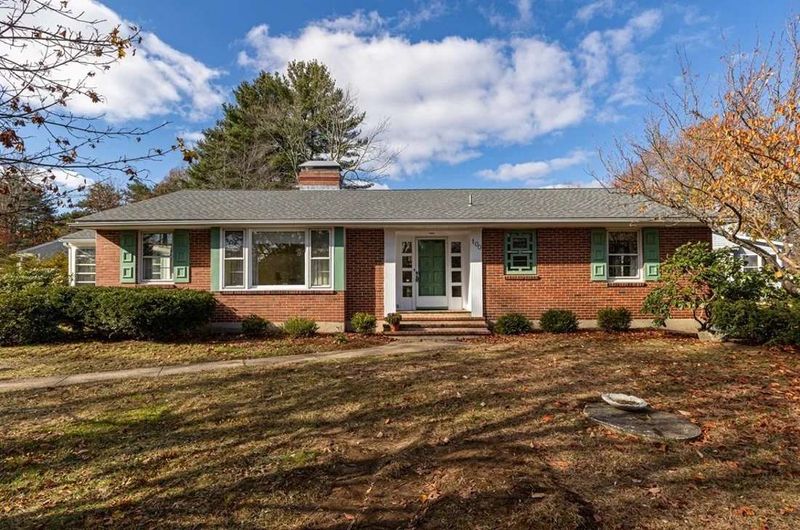 11 Home Types In Illinois Set To Fall In Value (And 9 That Could Be Smart Buys) - Decor Hint Older Ranch Homes Without Updates