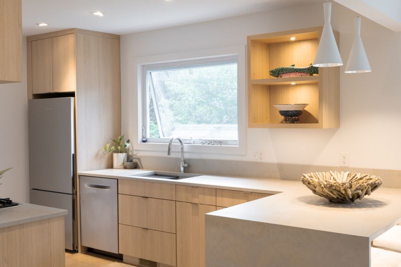 25 Old Fashioned '80s Kitchen Cabinet Trends That Everyone Wants In 2025 - Decor Hint Pickled Pine Finishes
