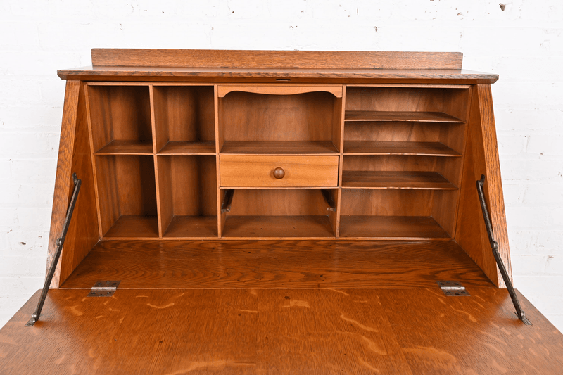 9 Interior Antique Items From The 1900s That Are Really Worth Thousands Of Dollars (And 11 That Are Not) - Decor Hint Arts And Crafts Movement Furniture