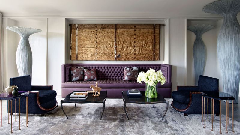11 Signature Decorating Touches That Define New York Living Spaces - Decor Hint Luxurious Velvet Or Leather Sofas