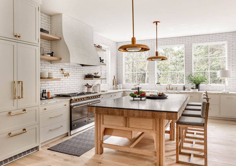 8 Kitchen Colors Fading Fast In Yuma And 2 That Always Feel Fresh - Decor Hint Warm White