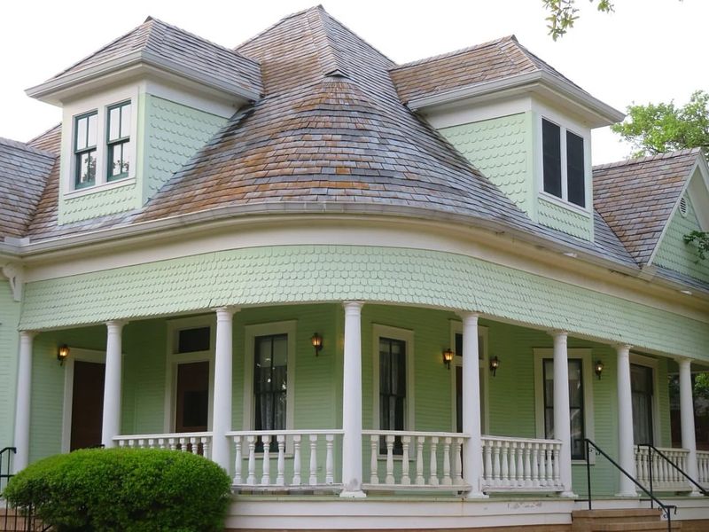 Craftsman-Inspired Details
