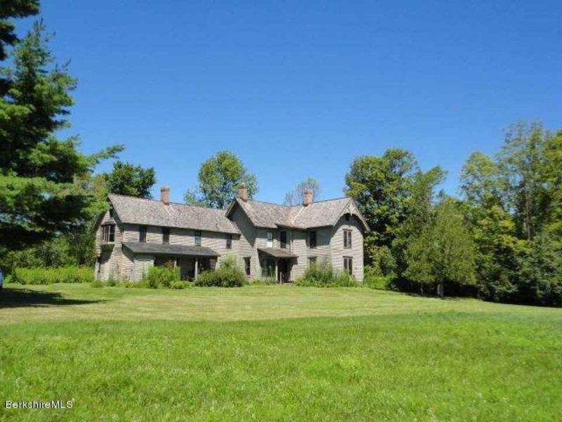Gambrel Roof Homes Facing Extinction
