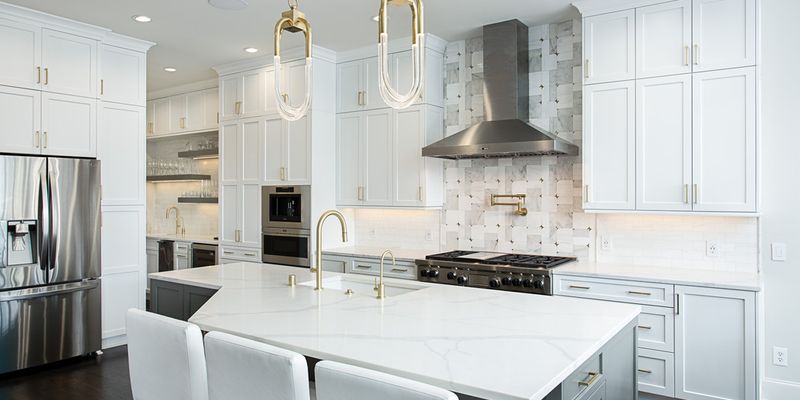 From Colors To Layouts 15 Kitchen Details Turning Away Buyers In Dallas - Decor Hint Overly Themed Décor