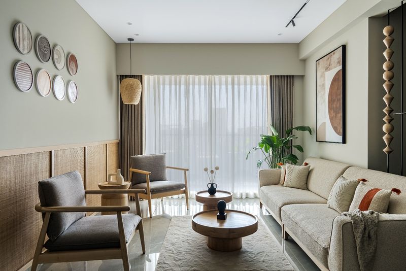 Don't Rearrange Your Living Room Until You See These 16 Layouts - Decor Hint Asymmetrical Arrangement