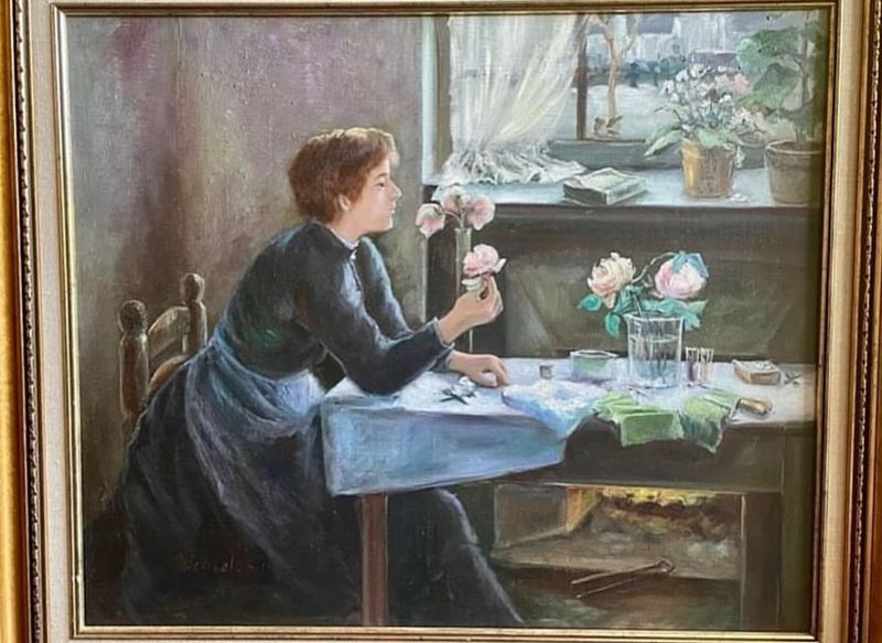 9 Antiques That Will Always Work In Modern Interiors, And How Designers Style Them - Decor Hint Vintage Oil Paintings
