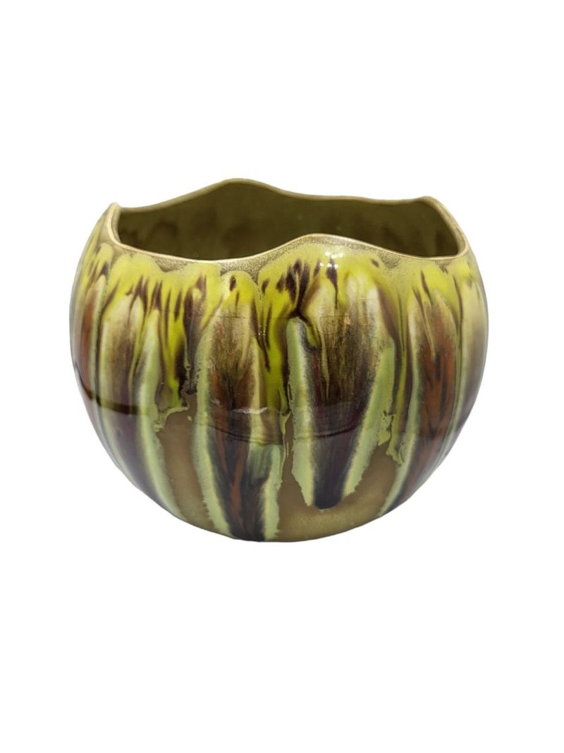Arizona Thrifters Can't Get Enough Of These 15 Vintage Home Finds - Decor Hint Mid-century ceramic planters