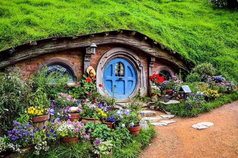 Tour 12 Magnificent Homes Built Into Mother Nature - Decor Hint Undercroft Hobbit Houses in New Zealand