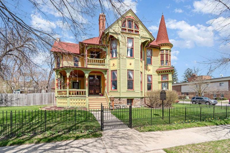 By 2030 18 Classic Home Designs Will No Longer Exist In States Like Ohio & Michigan - Decor Hint Traditional Victorian Homes