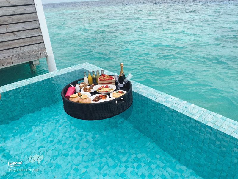 37 Stylish Poolside Designs That Make Everyday Feel Like Vacation - Decor Hint Floating Breakfast Tray Service
