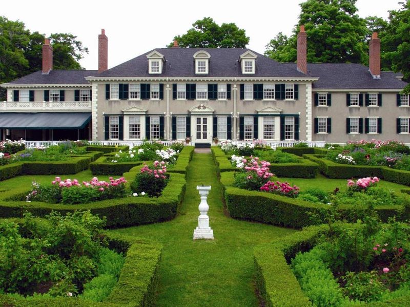 50 Photos Of Famous Historic Houses In Each US State - Decor Hint Hildene, Vermont