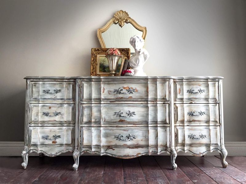 5 Antique Styles That Instantly Boost A Room's Character - Decor Hint French Provincial Charm