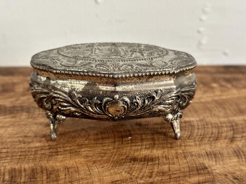 6 Decor Items In Katy Living Rooms Losing Their Value And 3 That Were Never Worth Much - Decor Hint Miscellaneous Silver-Plated Trinket Boxes