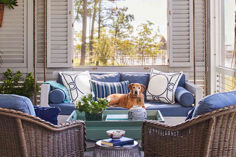 10 Outdoor Decorating Moves Texans Swear By This Year - Decor Hint Wicker Porch Seating With Colorful Cushions