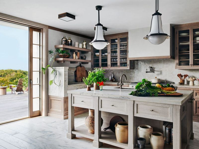 Bulky kitchen islands