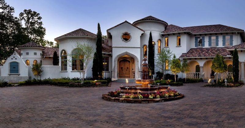 17 Types Of Houston Homes That Might Be History By 2030 - Decor Hint Heavy stucco Mediterranean homes