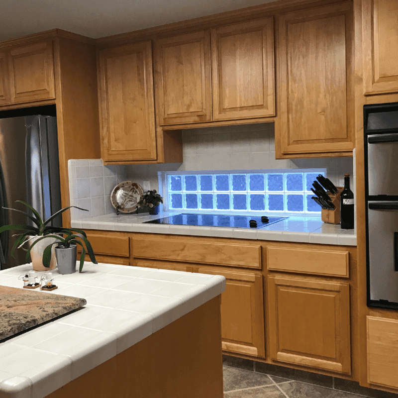 In Stockton Homes 12 Kitchen Looks Are Losing Favor 10 Stylish Ones Remain - Decor Hint Plastic Drawer Pulls and Handles Losing Their Grip
